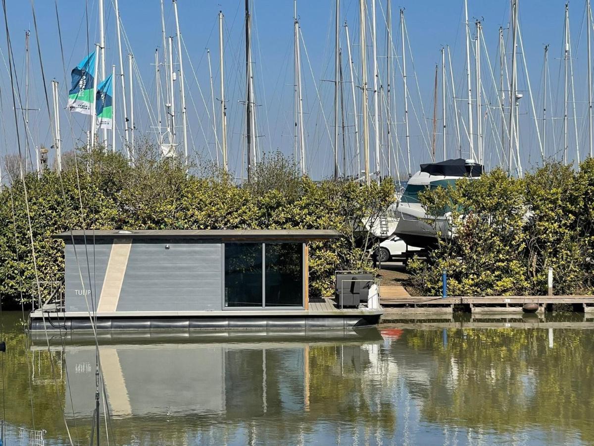 Отель Waterfront Houseboat Near The Centre Монникендам Экстерьер фото