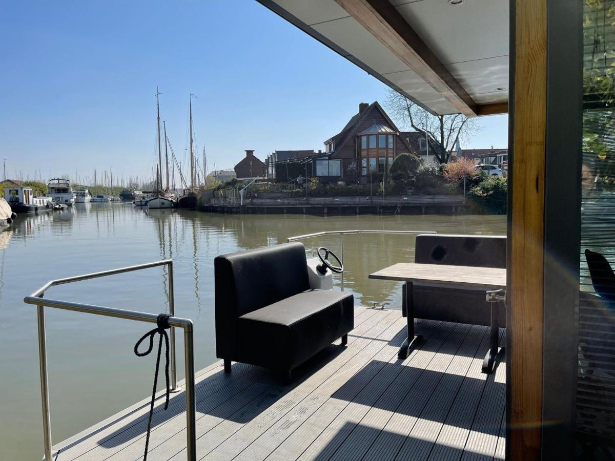 Отель Waterfront Houseboat Near The Centre Монникендам Экстерьер фото